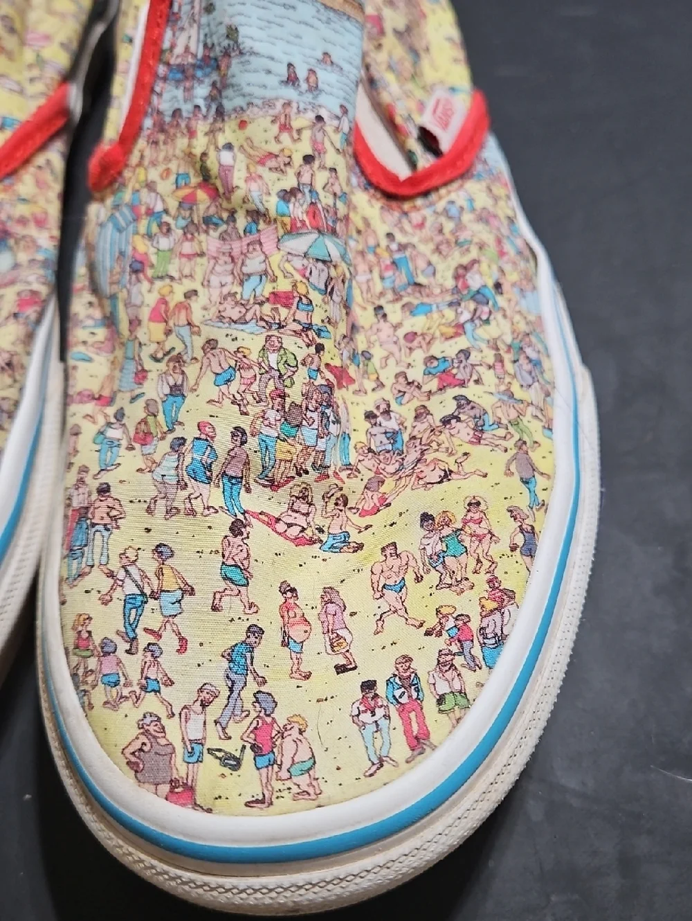 Vans Slip-On 'Where's Waldo' Print in Yellow & Red Size 9 Mens